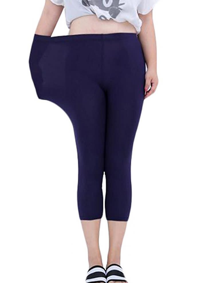 Modeling plus-size leggings. (Photo: Arrive Guide/Amazon)