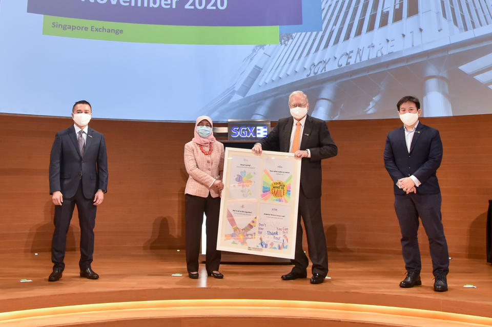 SGX Bull Charge Virtual CharitSingapore President Halimah Yacob (second from left) in a cheque presentation by the SGX Bull Charge Virtual Charity Run to Community Chest.y Run