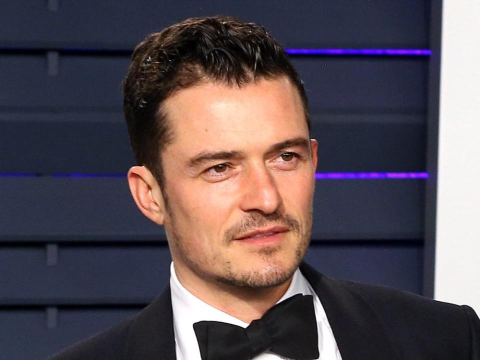 Orlando Bloom stellt seine Treffsicherheit unter Beweis (Bild: Joe Seer/Shutterstock.com)