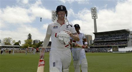 England's Ben Stokes (L) and Tim Bresnan leave the field for the lunch break during the fifth and final day of the third Ashes test cricket match against Australia at the WACA ground in Perth December 17, 2013. REUTERS/Philip Brown