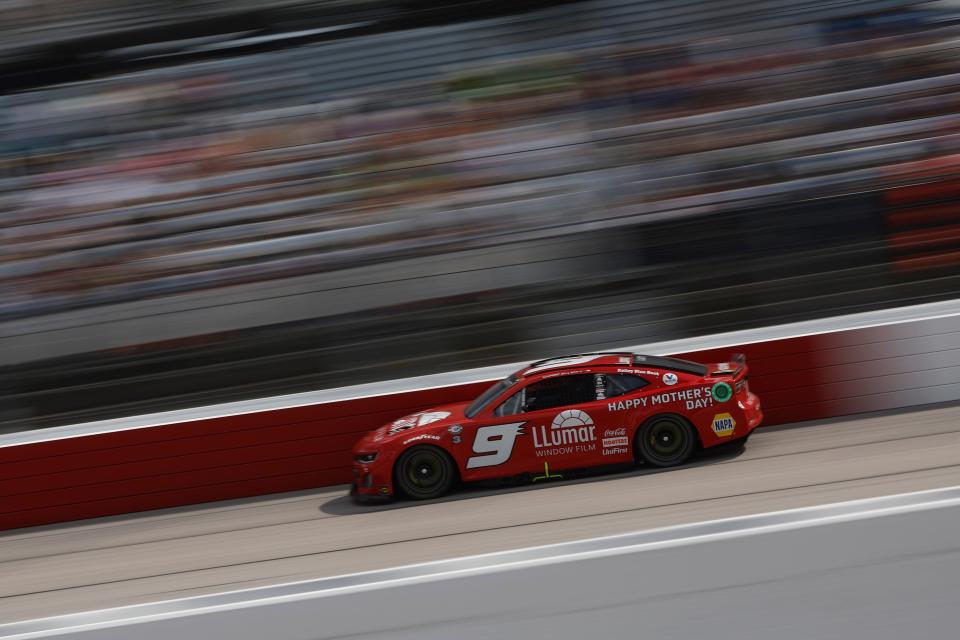 Chase Elliott&#39;s paint scheme on Sunday was a throwback to one driven by his father Bill Elliott from 2001-2003.