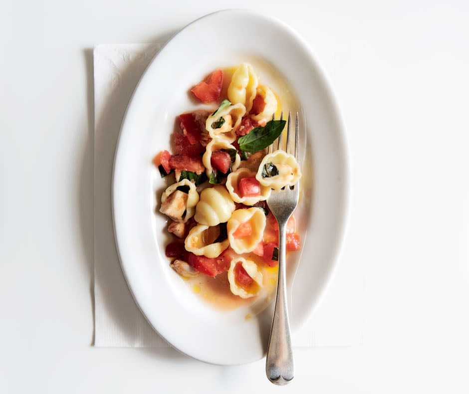 Pasta with Tomatoes and Mozzarella