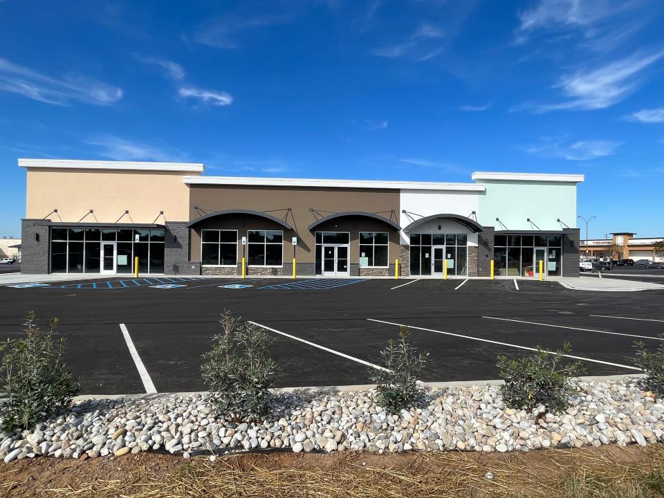 Firehouse Subs and Tropical Smoothie Café will be tenants in an 8,000-square-foot commercial building that will front the Western Plaza center.