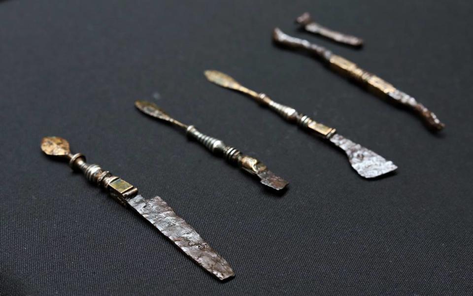 Medical tools recovered from the tomb