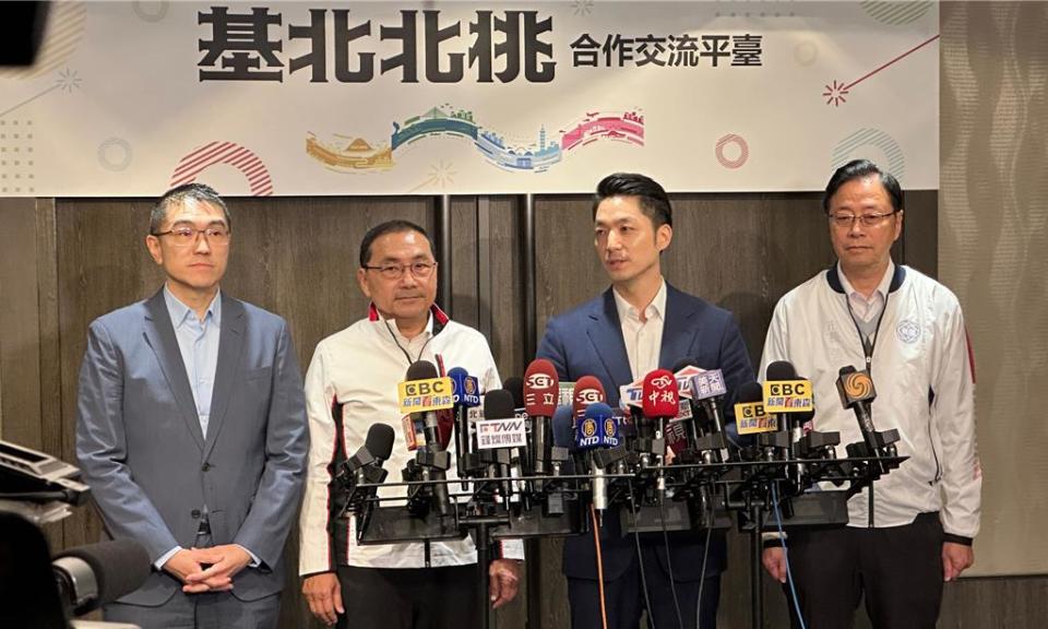 針對臉書貼文「公親變事主」的說法挨批卸責，台北市長蔣萬安（右二）15日反駁，強調不需要斷章取義，也不需要政治操作。（丁上程攝）