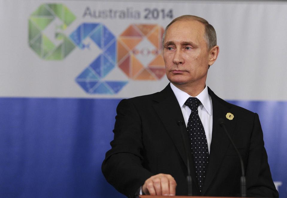 Russia's President Vladimir Putin attends a news conference at the end of the G20 summit in Brisbane November 16, 2014. Putin said on Sunday that there is a "good chance of resolution" in the Ukraine conflict, contradicting Western concerns over an escalation in fighting in the southeast of the country. REUTERS/Mikhail Klimentyev/RIA Novosti/Kremlin (RUSSIA - Tags: POLITICS PROFILE) THIS IMAGE HAS BEEN SUPPLIED BY A THIRD PARTY. IT IS DISTRIBUTED, EXACTLY AS RECEIVED BY REUTERS, AS A SERVICE TO CLIENTS