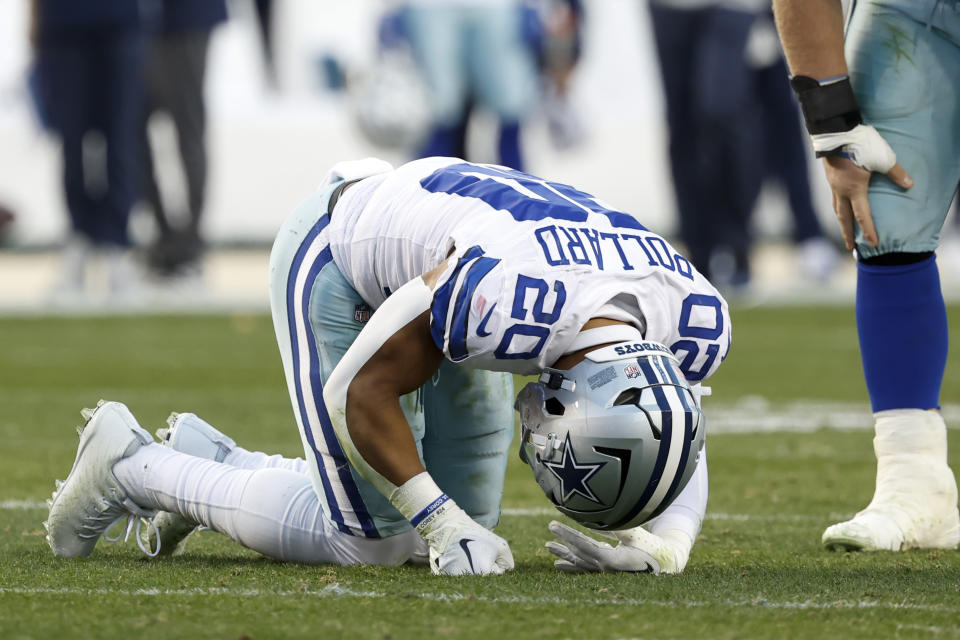 Dallas Cowboys running back Tony Pollard, 20, remains on the field after being tackled against the San Francisco 49ers during the first half of an NFL Football Bowl game in Santa Clara, Calif., on Sunday, Jan. 22. , 2023. Photo/Josie Libby)