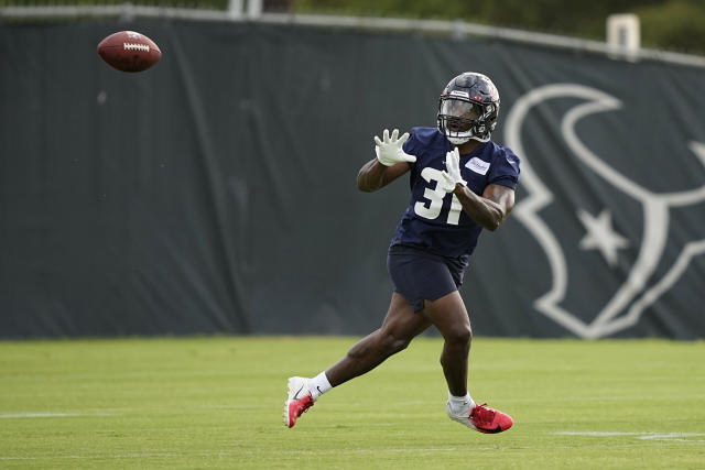 Texans RB Dameon Pierce is leaning on Rex Burkhead for the finer