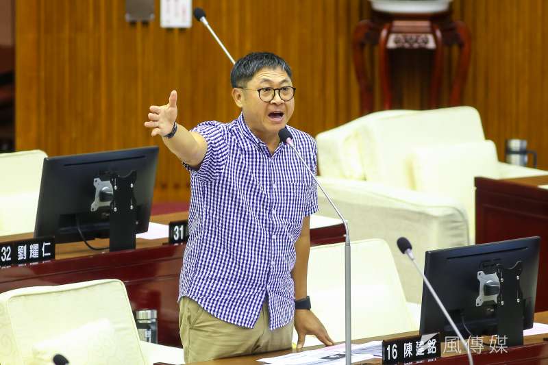 20200608-無黨籍台北市議員陳建銘8日於議會質詢。（顏麟宇攝）