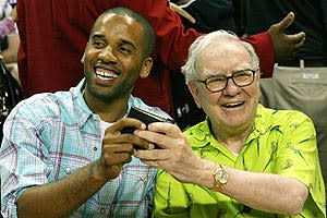 Maverick Carter (left), LeBron James' friend and business manager, chats up billionaire investor Warren Buffett
