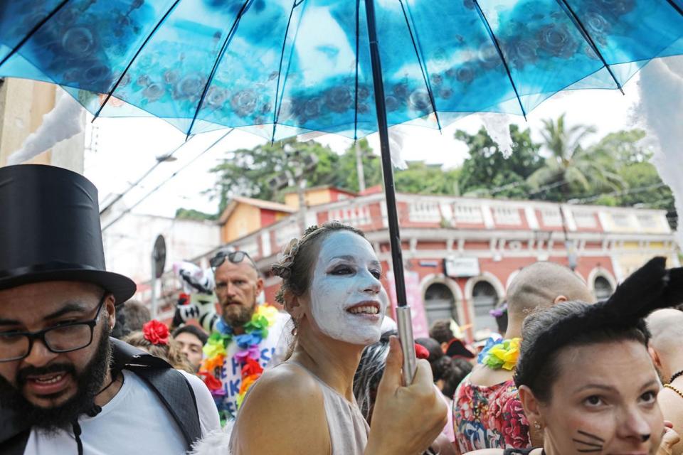 <p>Feiernde beim Ceu Na Terra „Bloco“, einer Straßenparty, während des Karnevals in Rio de Janeiro, Brasilien, 25. Februar 2017. (Bild: Mario Tama/Getty Images) </p>