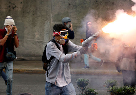 Demonstrator fires a homemade mortar during rally against Venezuela's President Nicolas Maduro in Caracas, Venezuela May 1, 2017. REUTERS/Carlos Garcia Rawlins
