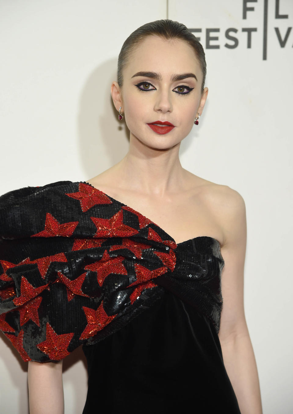 Se espera que la actriz Lilly Collins sea quien de vida a Polly Pocket en su versión para Hollywood. (Getty Images)