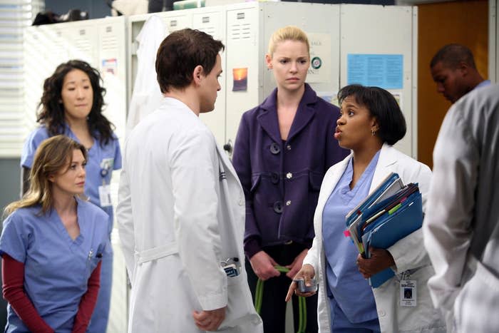 Chandra Wilson talking to other doctors in a scene from "Grey's Anatomy"