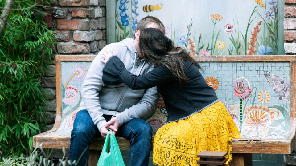Tyrone and Alina shared a secret kiss on &#39;Coronation Street&#39;. (Credit: ITV)