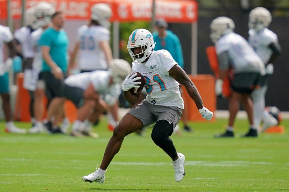 New Dolphins running back Raheem Mostert runs a drill during Thursday's practice in Miami Gardens.