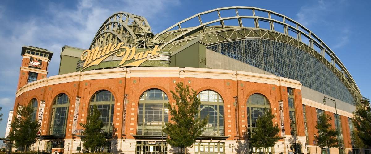 Absence of fans inside, outside U.S. Bank Stadium makes for eerily