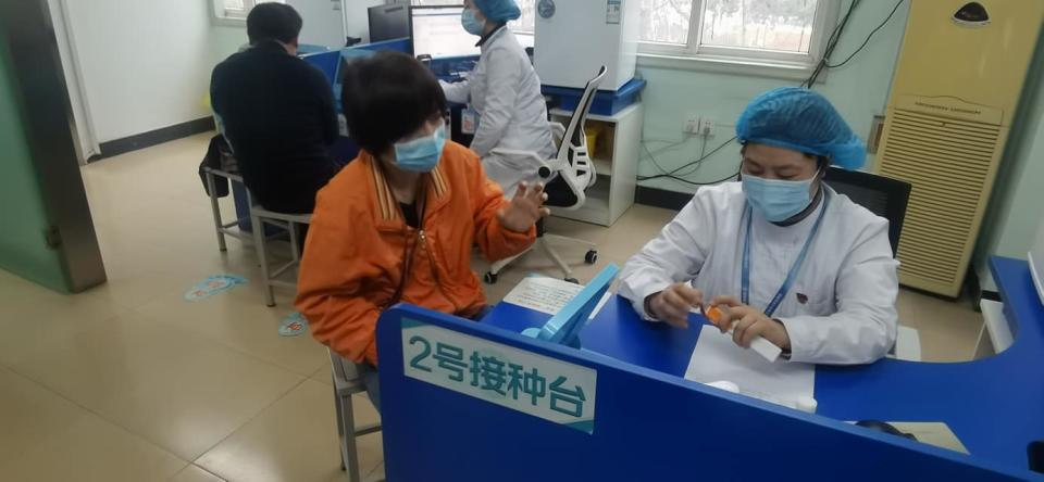 名嘴黃智賢22日透露，自己在南京打了新冠疫苗。   圖:翻攝自黃智賢世界臉書