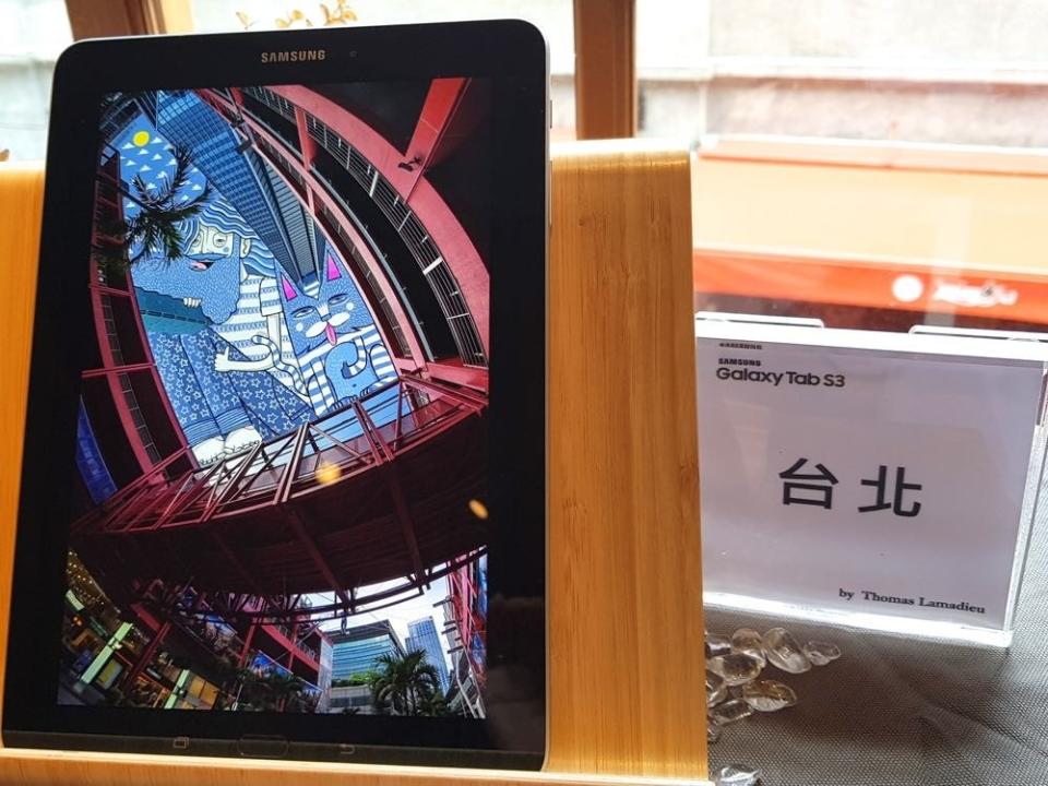 法國SkyArt藝術家Thomas Lamadieu 用 Tab S3 暈染台灣天空