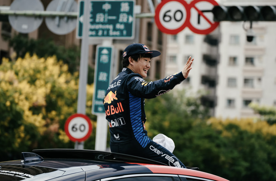 角田裕毅急速操駕，走進台灣首屆 Red Bull Showrun Formula 1 展演活動