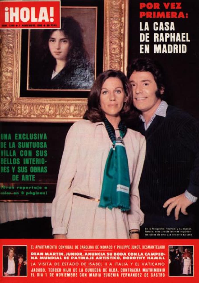 Nuestros protagonistas fueron dos de las figuras mediáticas más relevantes de los años 70 y 80 en España. Juntos protagonizaron numerosas portadas, como esta de ¡Hola! mostrando su casa de Madrid. (Foto: <a href="https://www.hola.com/" rel="nofollow noopener" target="_blank" data-ylk="slk:¡HOLA!" class="link ">¡HOLA!</a>)