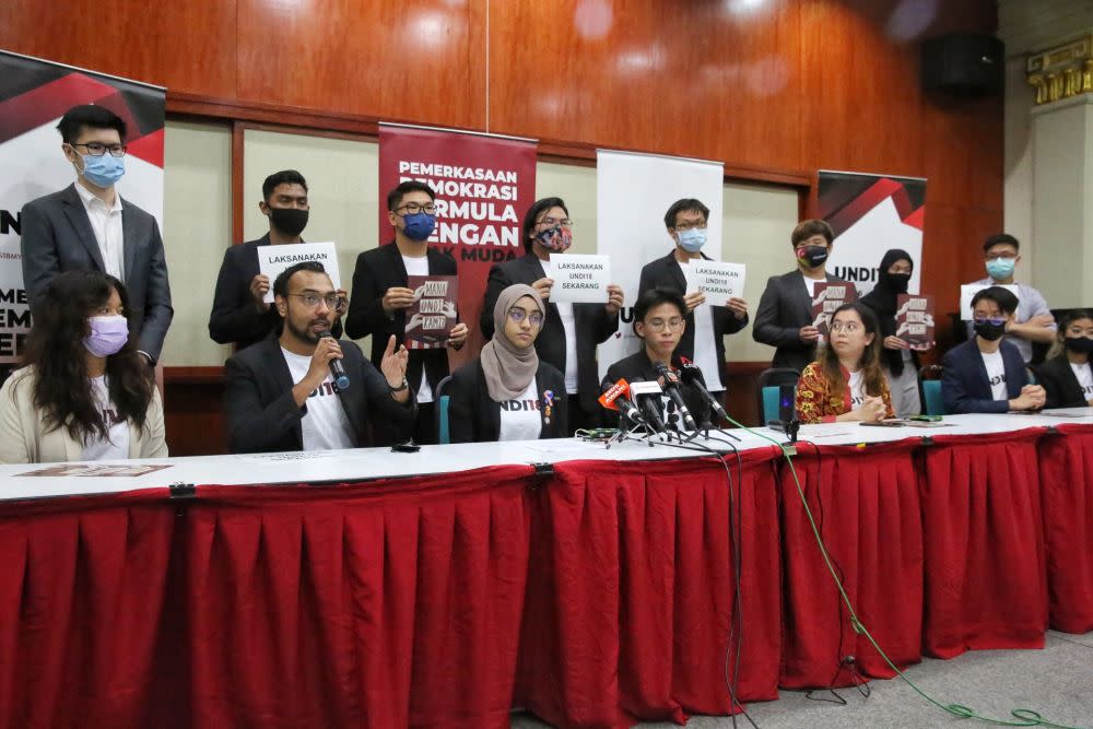 Tharma Pillai speaks during a press conference on Undi18’s lawsuit at the Kuala Lumpur and Selangor Chinese Assembly Hall April 2, 2021. — Picture by Choo Choy May