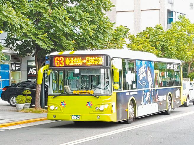 台北市公車運價調漲案已有初步試算數據，台北市長柯文哲23日透露，粗估將一口氣漲4元至23.4元，但與公車票價差距就會來到8元多，明年公車補貼總額恐超過42億。（黃婉婷攝）