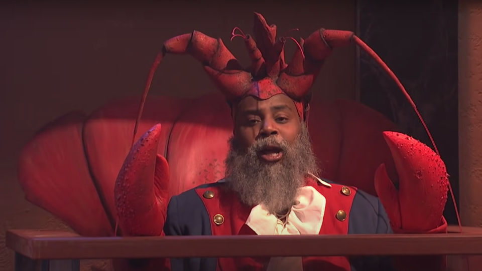 Kenan Thompson dressed up as an elderly lobster.