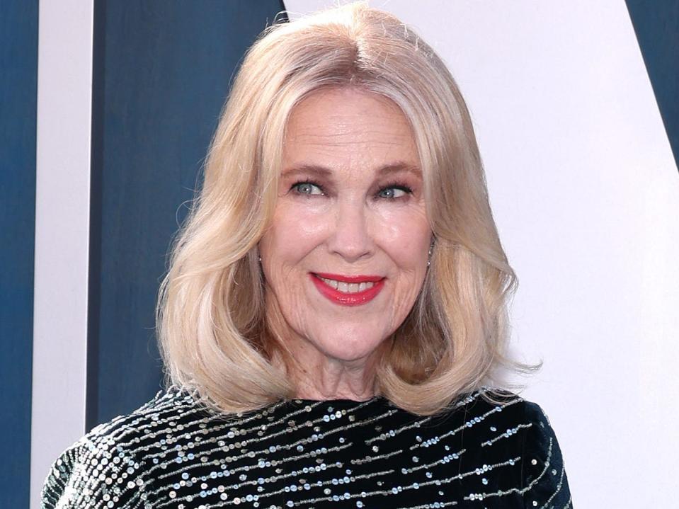 catherine o'hara at the 2022 vanity fair oscar party