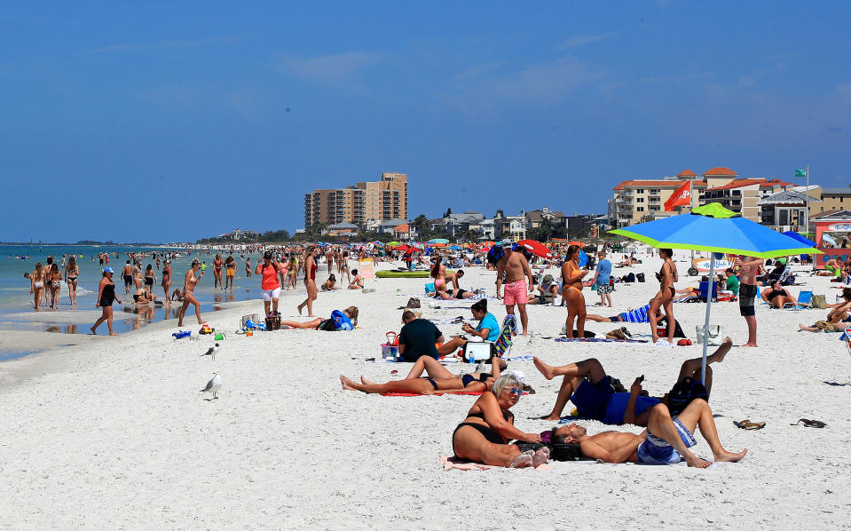 Trotz aller Warnungen lassen sich die US-Amerikaner kaum von den Stränden Floridas fern halten. (Bild: Mike Ehrmann/Getty Images)