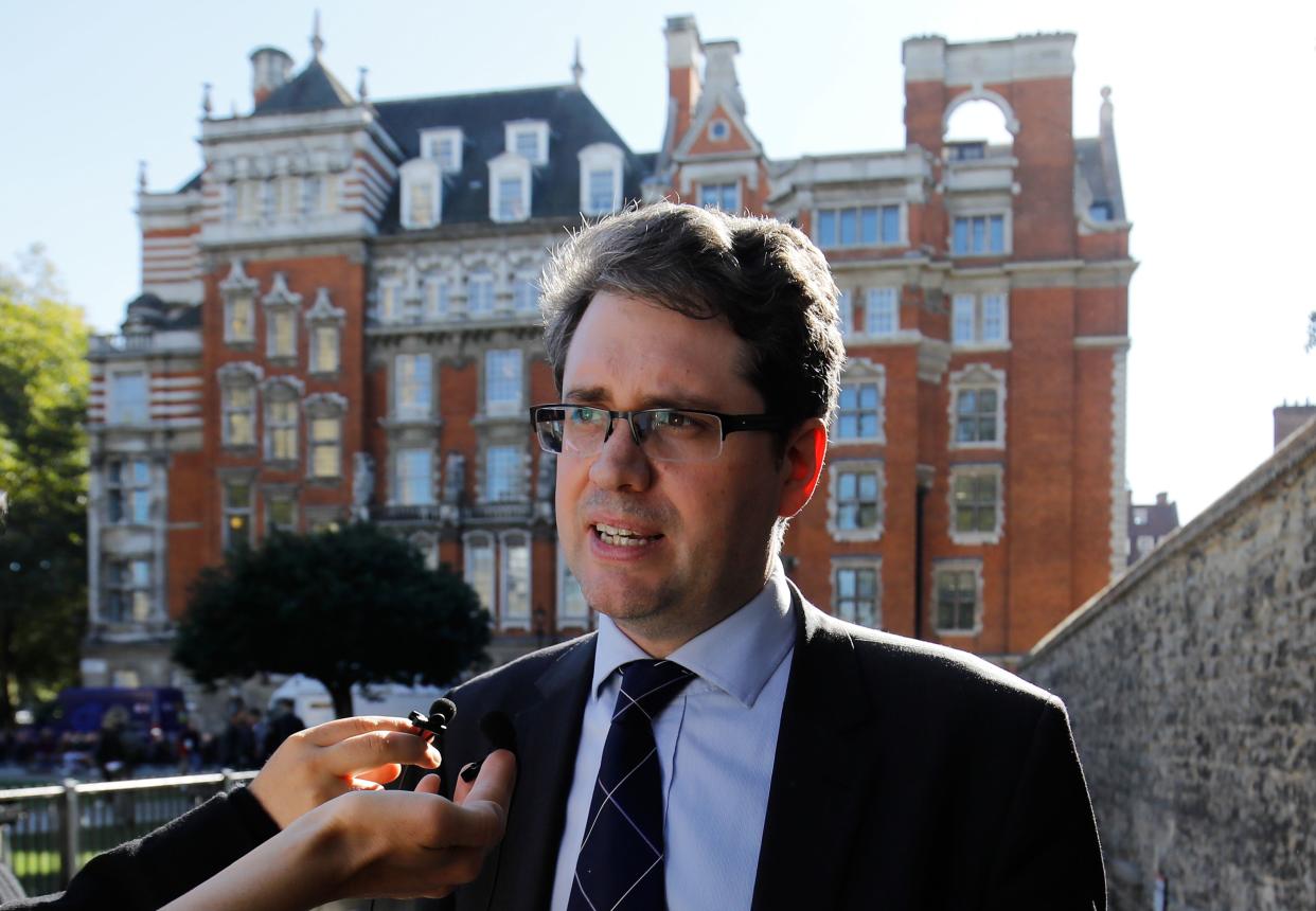 Eliot Higgins, founder of online investigation group Bellingcat, speaks to the media on College Green in London on October 9, 2018 after making a  presentation in parliament on their investigation into the suspects of the Sergei Skripal poisoning. - Investigative group Bellingcat on October 9, 2018 identified the second suspect in the poisoning of former Russian spy Sergei Skripal as a doctor employed by Moscow's GRU military intelligence service. 