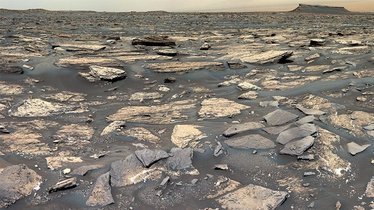  Gale Crater on Mars. 
