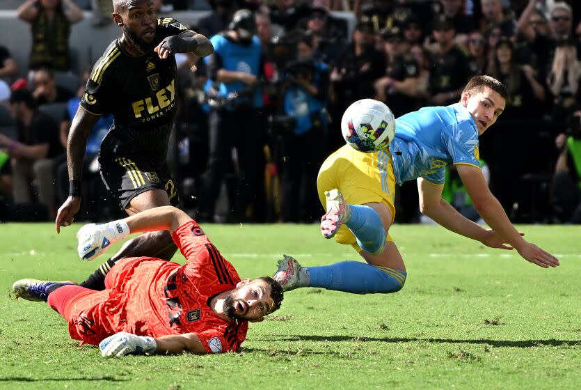 Los Angeles, California November 5, 2022-LAFC goalie Maxime Crepeau and Union's Mikael Uhre collide in the first half in the MLS Cup at Bank of California Saturday. (Wally Skalij/Los Angeles Times)