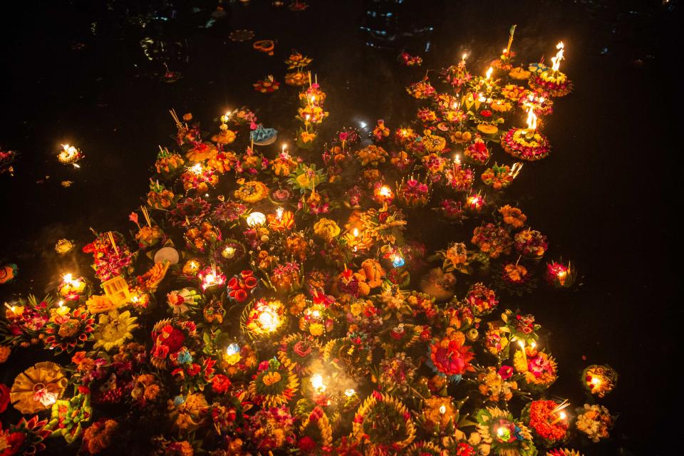 Durante Loy Krathong, miles de luces se encienden para recordar el triunfo del bien sobre el mal. Foto: Lauren DeCicca/Getty Images