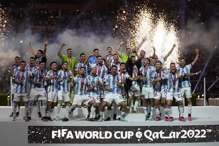 La selección argentina se erigió en lo más alto del fútbol internacional en el Mundial Qatar 2022; alcanzó su tercer título