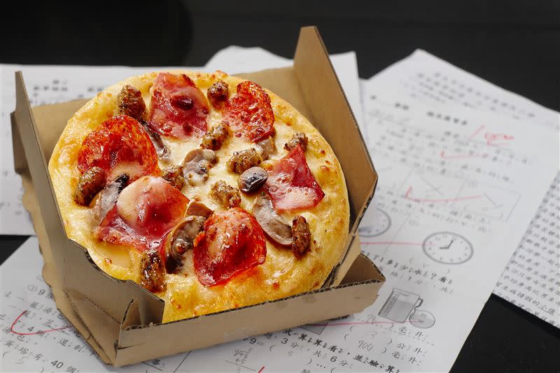 達美樂4月28至30日將再度舉辦「滿分換披薩」活動。（圖／業者提供）