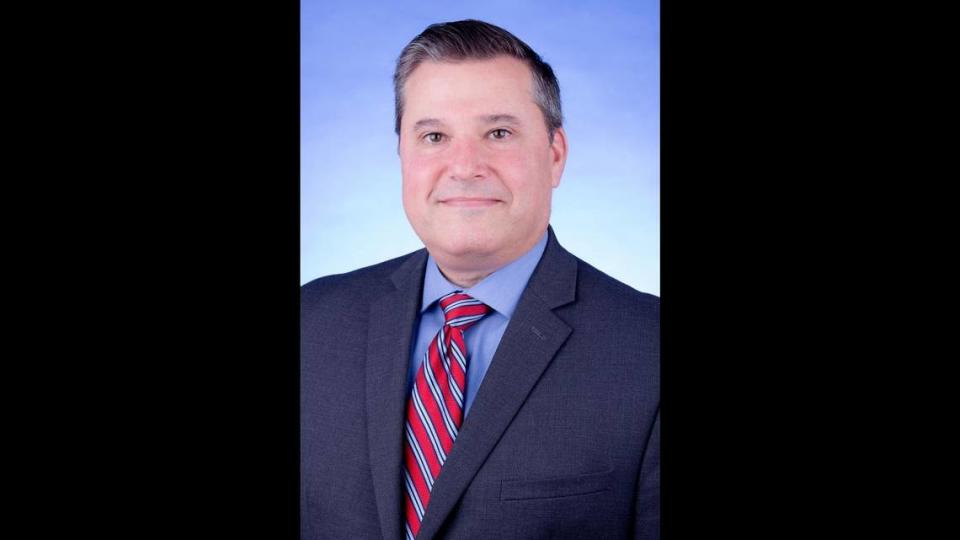 Jose Arrojo, director of the Miami-Dade Commission on Ethics, announced that he is returning to the Miami-Dade State Attorney’s Office, where he will report to State Attorney Katherine Fernandez Rundle.