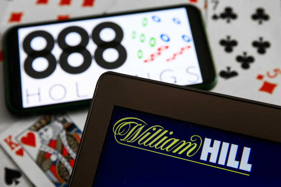 William Hill admitió ante la Comisión de Juegos de Azar que los nuevos clientes podían apostar grandes sumas durante períodos cortos sin los controles adecuados. (Photo by Jakub Porzycki/NurPhoto via Getty Images).