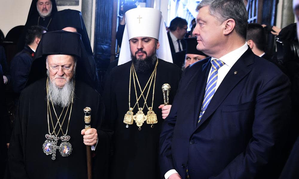 Bartholomew I, Metropolitan Epiphanius and Petro Poroshenko at the ‘tomos’ ceremony.