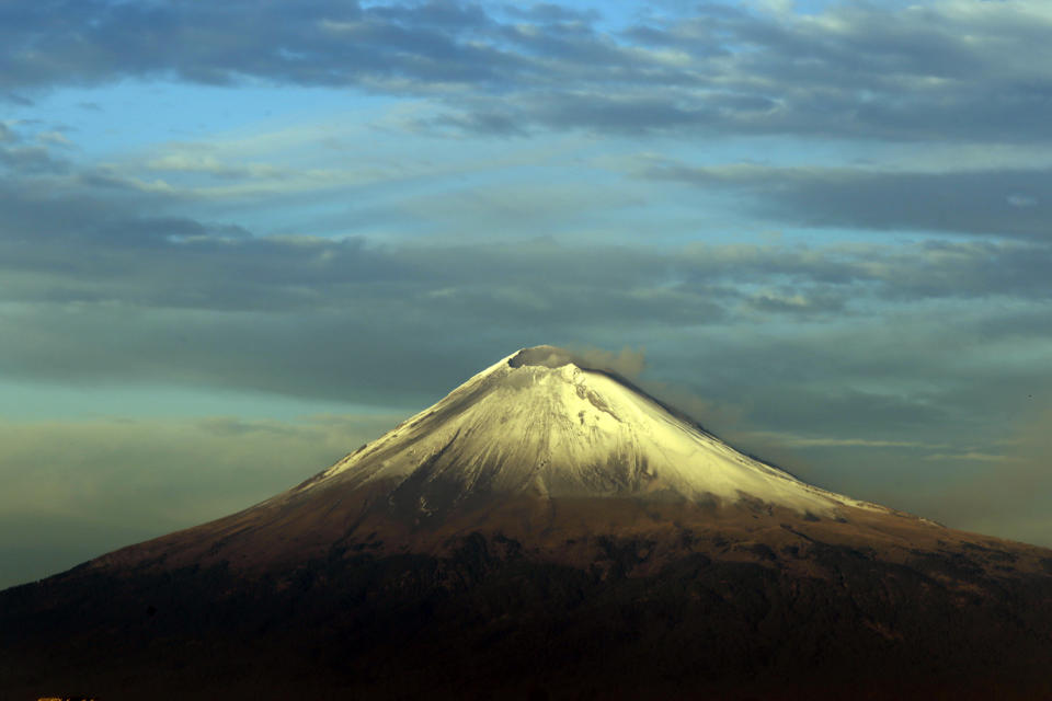 Popocatépetl emite 160 exhalaciones de baja intensidad