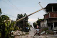 <p>A resident walks near debris on a street after an earthquake that struck off the southern coast of Mexico late on Thursday, in Juchitan, Mexico, Sept. 8, 2017. (Photo: Edgard Garrido/Reuters) </p>