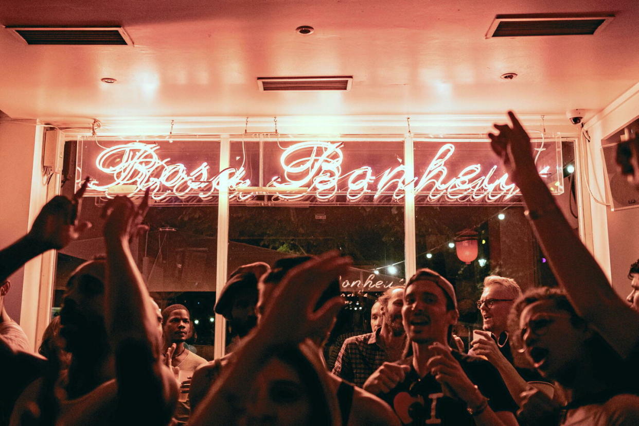 Le bar Rosa Bonheur, dans le parc des Buttes-Chaumont, fête ses 15 ans.  - Credit:NOEMIE COISSAC / Hans Lucas via AFP