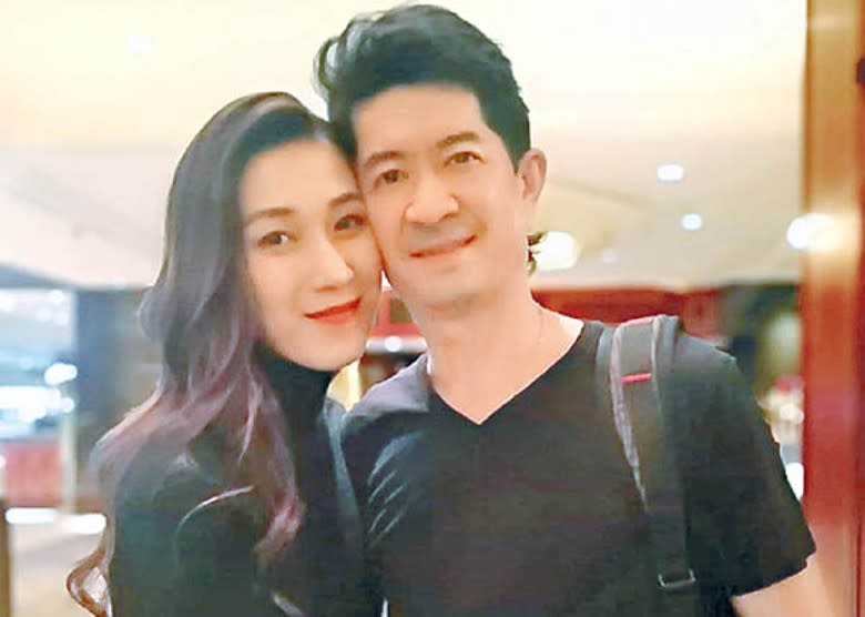 鍾嘉欣與Jeremy育有一子一女，婚姻生活美滿。