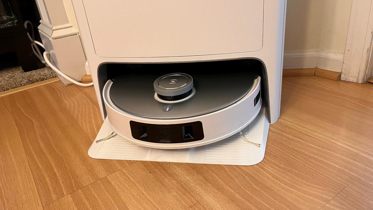 Ecovacs DEEBOT T20 OMNI robotic vacuum and mop review - lifting performance  to new levels - The Gadgeteer