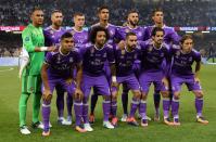 <p>La maglia del Real Madrid. Va bene la somiglianza cromatica delle due maglie di casa ma il viola per la finale è uno schiaffo alla scaramanzia. I blancos in viola hanno però dimostrato che non </p>