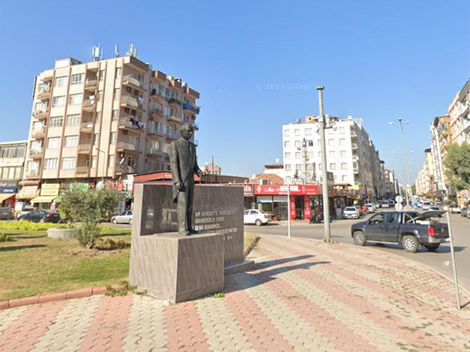 Before: Statue of Ismet Inonu in central Iskenderun (Google)