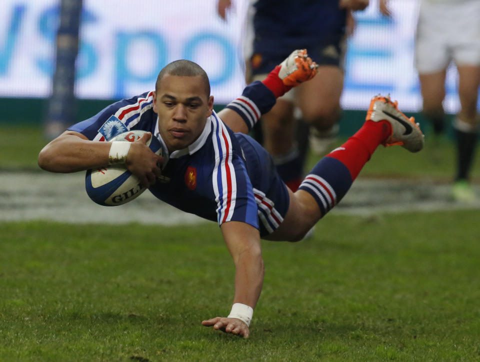 France's Gael Fickou scores the winning try during a Six Nations international rugby union match between France and England at Stade de France stadium in Saint Denis, near Paris, Saturday, Feb. 1, 2014. France beat England 26 -24(AP Photo/Michel Euler)