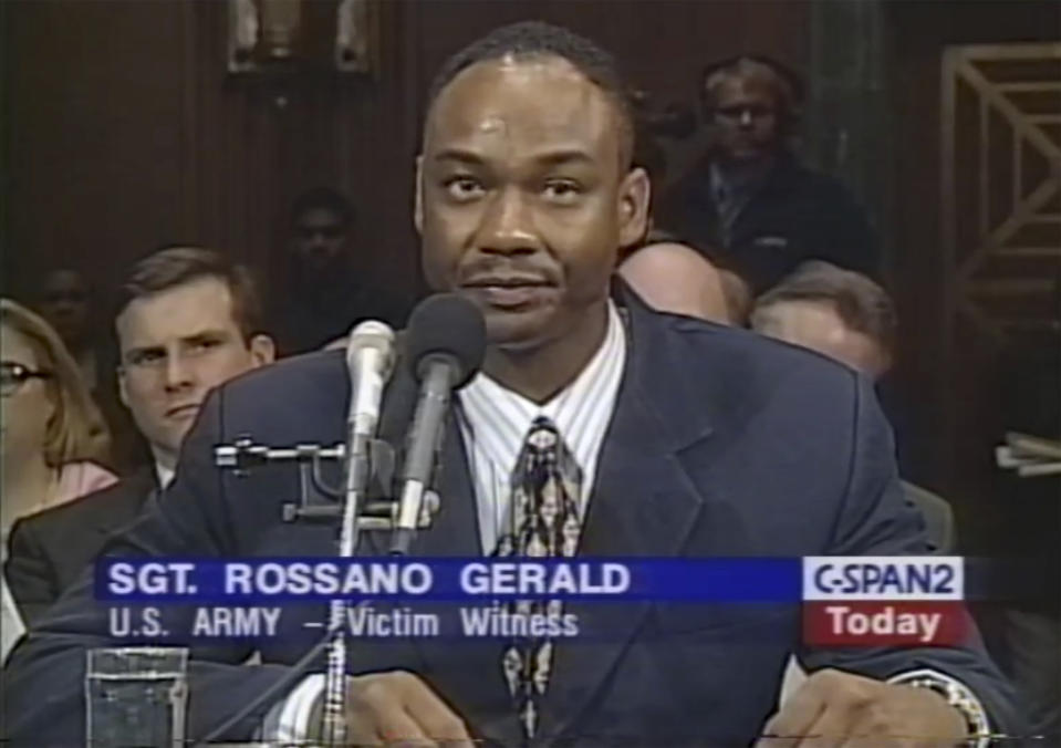 El sargento Rossano Gerald delcarando ante el Congreso en Washington el 20 de marzo del 2020. Gerald demandó a la Patrulla de Caminos de Oklahoma tras ser detenido sin razón alguna cuando conducía su auto con su hijo en 1998. (C-SPAN vía AP)