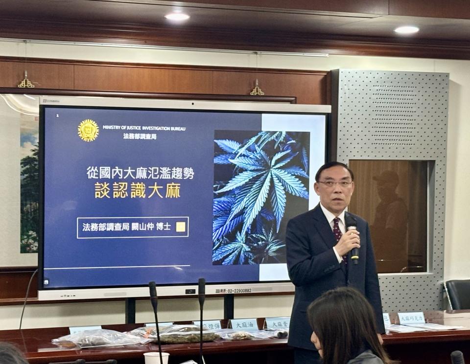 法務部長蔡清祥強調，大麻仍被列為二級毒品，除持續加強查緝，並呼籲國人吳耀以身試毒。(記者張欽翻攝)