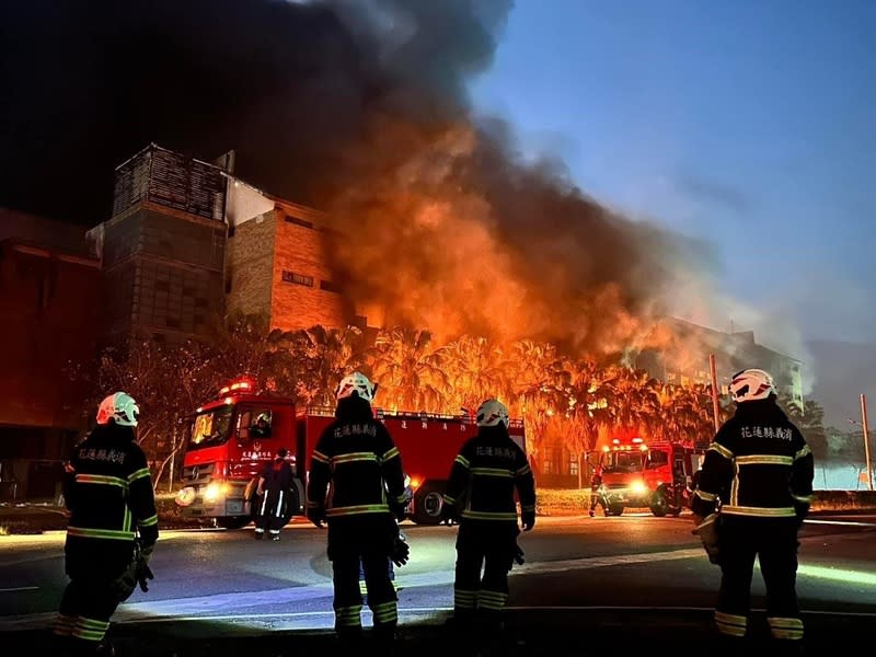 地震引起火災  東華大學化學實驗室全毀 0403花蓮強震，國立東華大學校舍受損嚴重，其中理 工學院一館D棟化學實驗室因地震發生火災，延燒超 過20小時，整棟全毀，損失最為慘重。 （國立東華大學提供） 中央社記者張祈傳真  113年4月17日 